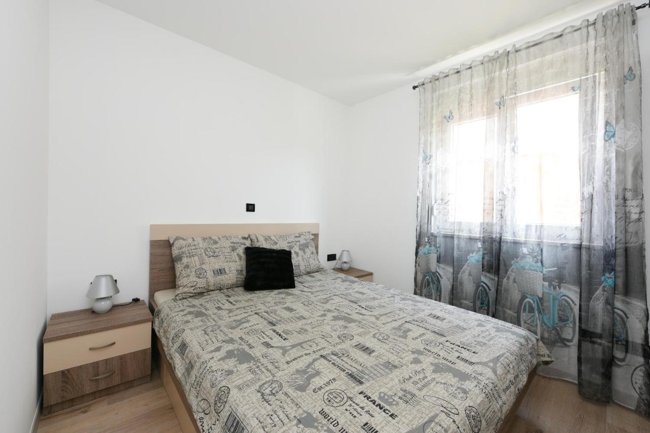 Apartment Matea Zadar Bagian luar foto